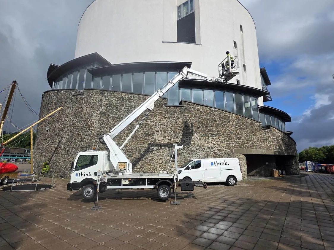 MEWP set up for external cleaning at the aquarium building