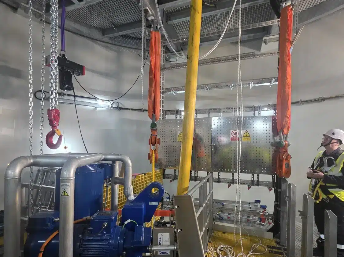 Capstan winch rigged inside an offshore wind structure for a cable pull